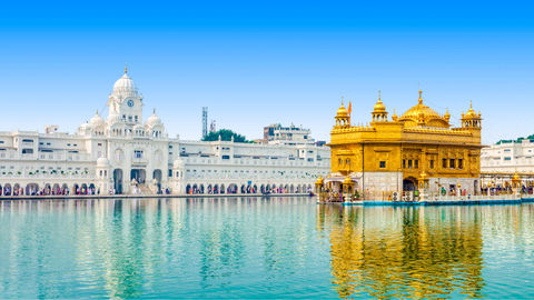 ✨ Triángulo Dorado con el Templo Dorado